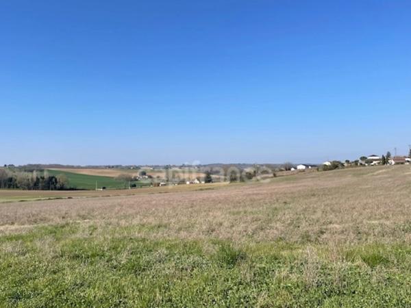 TERRAIN CONSTRUCTIBLE de 43 400,00 m² à LEVIGNAC DE GUYENNE (47)