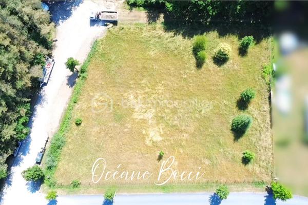 Terrain commercial de 2 500 m²