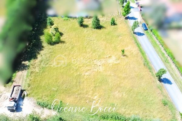 Terrain commercial de 2 500 m²