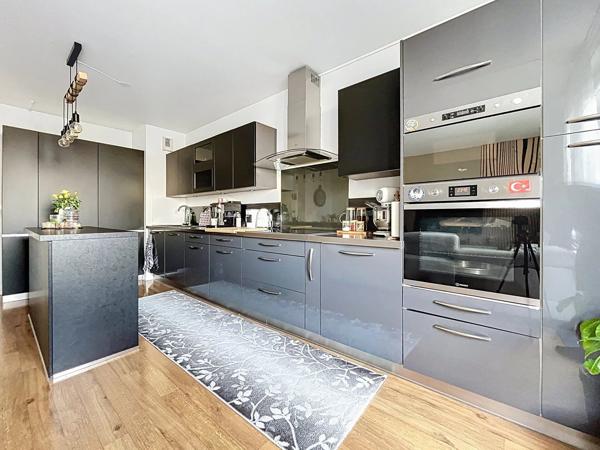 Vente                                                      Appartement
                        
                     4 pièces                      82 m2                     à Limeil-Brévannes