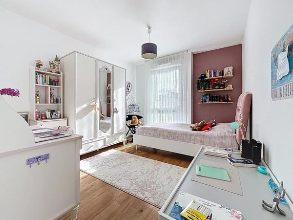 Vente                                                      Appartement
                        
                     4 pièces                      82 m2                     à Limeil-Brévannes