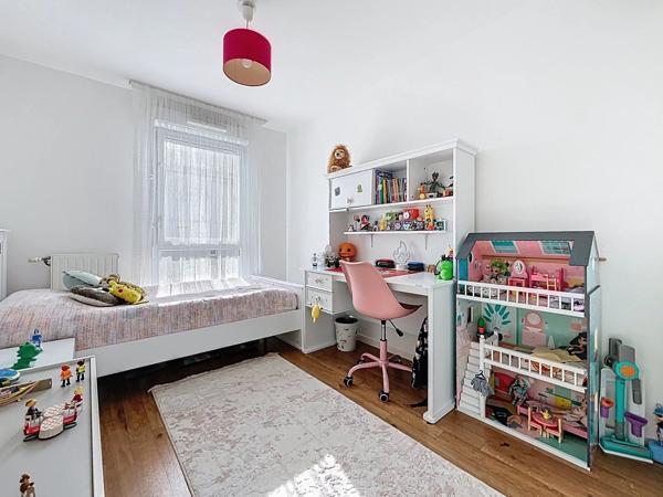 Vente                                                      Appartement
                        
                     4 pièces                      82 m2                     à Limeil-Brévannes