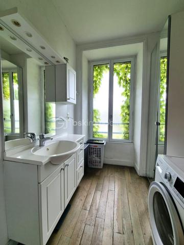 BSK IMMOBILIER 

À seulement 8 minutes du centre-ville et 5 minutes de la voie express, laissez-vous séduire par le charme unique de cette magnifique Maison de Maître datant de 1919, nichée dans un écrin de verdure au cadre bucolique.

Authentique et pleine de caractère, elle a su préserver tout le charme de l’ancien.
À l’extérieur, un superbe jardin arboré et parfaitement entretenu vous invite à la détente avec son potager, son petit bois, ses arbres fruitiers, son poulailler et sa terrasse conviviale… le tout sur plus de 4 000 m² de terrain.

Charmante maison de maître rénovée en 2002 comprenant :

• Rez-de-chaussée : Un salon-séjour d’environ 60 m², une cuisine dinatoire.
• Étage 1 : Une chambre parentale, un WC séparé, un dressing pouvant être utilisé en chambre avec sa salle d’eau (douche et baignoire) attenante.
• Étage 2 : Une chambre d’environ 20 m² avec sa salle d’eau attenante, une deuxième chambre avec sa salle de bains ouverte, un WC séparé, une salle de cinéma d’environ 20 m² avec accès aux combles.

La maison dispose d’un appartement indépendant d’environ 80 m² avec son jardin privatif, comprenant une pièce de vie (salon et cuisine), deux chambres, une salle d’eau et un WC séparé. Il offre des possibilités d’accueil ou de location.

Deux carports ainsi qu’un grand sous-sol viennent compléter cette maison de maître.

✅ Vous serez séduit par :
• Environnement calme
• Proximité immédiate des commodités (commerces, écoles, bus…)
• Charme de l’ancien
• Jardin d’exception
• Logement indépendant


✅ Points techniques :
• PAC
• Panneaux photovoltaïques
• Consommation annuelle d’énergie : 2 200 €/an

--- --- --- --- --- --- --- --- --- --- --- --- --- --- --- --- --- --- --- --- 
⭐ACCOMPAGNEMENT SUR MESURE
Vous souhaitez vendre votre bien ?
Contactez-moi. Evaluation OFFERTE sous 48h !

⭐VENTE IMMOBILIÈRE – Finistère Sud
Échangeons sur votre projet pour définir la meilleure stratégie de vente.

⭐APPORTEURS D'AFFAIRES
Vous connaissez quelqu'un qui souhaite vendre ?
Contactez-moi. Rémunération attractive !
--- --- --- --- --- --- --- --- --- --- --- --- --- --- --- --- --- --- --- ---