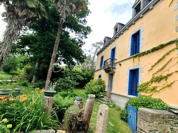BSK IMMOBILIER 

À seulement 8 minutes du centre-ville et 5 minutes de la voie express, laissez-vous séduire par le charme unique de cette magnifique Maison de Maître datant de 1919, nichée dans un écrin de verdure au cadre bucolique.

Authentique et pleine de caractère, elle a su préserver tout le charme de l’ancien.
À l’extérieur, un superbe jardin arboré et parfaitement entretenu vous invite à la détente avec son potager, son petit bois, ses arbres fruitiers, son poulailler et sa terrasse conviviale… le tout sur plus de 4 000 m² de terrain.

Charmante maison de maître rénovée en 2002 comprenant :

• Rez-de-chaussée : Un salon-séjour d’environ 60 m², une cuisine dinatoire.
• Étage 1 : Une chambre parentale, un WC séparé, un dressing pouvant être utilisé en chambre avec sa salle d’eau (douche et baignoire) attenante.
• Étage 2 : Une chambre d’environ 20 m² avec sa salle d’eau attenante, une deuxième chambre avec sa salle de bains ouverte, un WC séparé, une salle de cinéma d’environ 20 m² avec accès aux combles.

La maison dispose d’un appartement indépendant d’environ 80 m² avec son jardin privatif, comprenant une pièce de vie (salon et cuisine), deux chambres, une salle d’eau et un WC séparé. Il offre des possibilités d’accueil ou de location.

Deux carports ainsi qu’un grand sous-sol viennent compléter cette maison de maître.

✅ Vous serez séduit par :
• Environnement calme
• Proximité immédiate des commodités (commerces, écoles, bus…)
• Charme de l’ancien
• Jardin d’exception
• Logement indépendant


✅ Points techniques :
• PAC
• Panneaux photovoltaïques
• Consommation annuelle d’énergie : 2 200 €/an

--- --- --- --- --- --- --- --- --- --- --- --- --- --- --- --- --- --- --- --- 
⭐ACCOMPAGNEMENT SUR MESURE
Vous souhaitez vendre votre bien ?
Contactez-moi. Evaluation OFFERTE sous 48h !

⭐VENTE IMMOBILIÈRE – Finistère Sud
Échangeons sur votre projet pour définir la meilleure stratégie de vente.

⭐APPORTEURS D'AFFAIRES
Vous connaissez quelqu'un qui souhaite vendre ?
Contactez-moi. Rémunération attractive !
--- --- --- --- --- --- --- --- --- --- --- --- --- --- --- --- --- --- --- ---