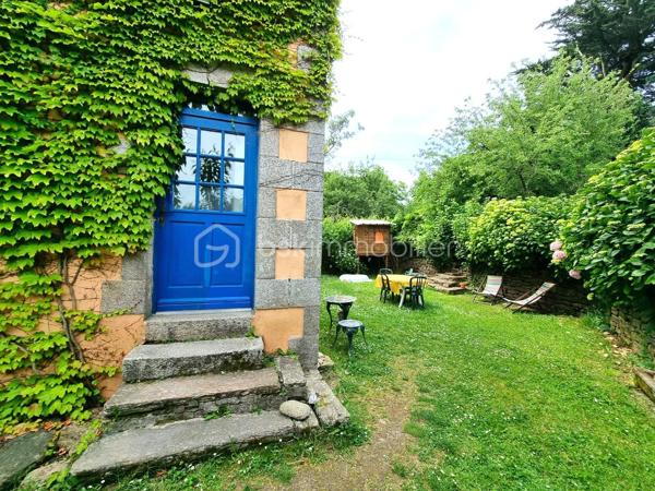 BSK IMMOBILIER 

À seulement 8 minutes du centre-ville et 5 minutes de la voie express, laissez-vous séduire par le charme unique de cette magnifique Maison de Maître datant de 1919, nichée dans un écrin de verdure au cadre bucolique.

Authentique et pleine de caractère, elle a su préserver tout le charme de l’ancien.
À l’extérieur, un superbe jardin arboré et parfaitement entretenu vous invite à la détente avec son potager, son petit bois, ses arbres fruitiers, son poulailler et sa terrasse conviviale… le tout sur plus de 4 000 m² de terrain.

Charmante maison de maître rénovée en 2002 comprenant :

• Rez-de-chaussée : Un salon-séjour d’environ 60 m², une cuisine dinatoire.
• Étage 1 : Une chambre parentale, un WC séparé, un dressing pouvant être utilisé en chambre avec sa salle d’eau (douche et baignoire) attenante.
• Étage 2 : Une chambre d’environ 20 m² avec sa salle d’eau attenante, une deuxième chambre avec sa salle de bains ouverte, un WC séparé, une salle de cinéma d’environ 20 m² avec accès aux combles.

La maison dispose d’un appartement indépendant d’environ 80 m² avec son jardin privatif, comprenant une pièce de vie (salon et cuisine), deux chambres, une salle d’eau et un WC séparé. Il offre des possibilités d’accueil ou de location.

Deux carports ainsi qu’un grand sous-sol viennent compléter cette maison de maître.

✅ Vous serez séduit par :
• Environnement calme
• Proximité immédiate des commodités (commerces, écoles, bus…)
• Charme de l’ancien
• Jardin d’exception
• Logement indépendant


✅ Points techniques :
• PAC
• Panneaux photovoltaïques
• Consommation annuelle d’énergie : 2 200 €/an

--- --- --- --- --- --- --- --- --- --- --- --- --- --- --- --- --- --- --- --- 
⭐ACCOMPAGNEMENT SUR MESURE
Vous souhaitez vendre votre bien ?
Contactez-moi. Evaluation OFFERTE sous 48h !

⭐VENTE IMMOBILIÈRE – Finistère Sud
Échangeons sur votre projet pour définir la meilleure stratégie de vente.

⭐APPORTEURS D'AFFAIRES
Vous connaissez quelqu'un qui souhaite vendre ?
Contactez-moi. Rémunération attractive !
--- --- --- --- --- --- --- --- --- --- --- --- --- --- --- --- --- --- --- ---