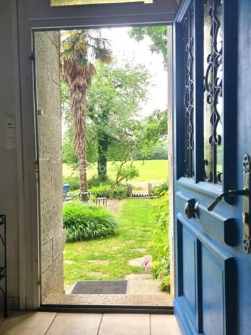 BSK IMMOBILIER 

À seulement 8 minutes du centre-ville et 5 minutes de la voie express, laissez-vous séduire par le charme unique de cette magnifique Maison de Maître datant de 1919, nichée dans un écrin de verdure au cadre bucolique.

Authentique et pleine de caractère, elle a su préserver tout le charme de l’ancien.
À l’extérieur, un superbe jardin arboré et parfaitement entretenu vous invite à la détente avec son potager, son petit bois, ses arbres fruitiers, son poulailler et sa terrasse conviviale… le tout sur plus de 4 000 m² de terrain.

Charmante maison de maître rénovée en 2002 comprenant :

• Rez-de-chaussée : Un salon-séjour d’environ 60 m², une cuisine dinatoire.
• Étage 1 : Une chambre parentale, un WC séparé, un dressing pouvant être utilisé en chambre avec sa salle d’eau (douche et baignoire) attenante.
• Étage 2 : Une chambre d’environ 20 m² avec sa salle d’eau attenante, une deuxième chambre avec sa salle de bains ouverte, un WC séparé, une salle de cinéma d’environ 20 m² avec accès aux combles.

La maison dispose d’un appartement indépendant d’environ 80 m² avec son jardin privatif, comprenant une pièce de vie (salon et cuisine), deux chambres, une salle d’eau et un WC séparé. Il offre des possibilités d’accueil ou de location.

Deux carports ainsi qu’un grand sous-sol viennent compléter cette maison de maître.

✅ Vous serez séduit par :
• Environnement calme
• Proximité immédiate des commodités (commerces, écoles, bus…)
• Charme de l’ancien
• Jardin d’exception
• Logement indépendant


✅ Points techniques :
• PAC
• Panneaux photovoltaïques
• Consommation annuelle d’énergie : 2 200 €/an

--- --- --- --- --- --- --- --- --- --- --- --- --- --- --- --- --- --- --- --- 
⭐ACCOMPAGNEMENT SUR MESURE
Vous souhaitez vendre votre bien ?
Contactez-moi. Evaluation OFFERTE sous 48h !

⭐VENTE IMMOBILIÈRE – Finistère Sud
Échangeons sur votre projet pour définir la meilleure stratégie de vente.

⭐APPORTEURS D'AFFAIRES
Vous connaissez quelqu'un qui souhaite vendre ?
Contactez-moi. Rémunération attractive !
--- --- --- --- --- --- --- --- --- --- --- --- --- --- --- --- --- --- --- ---