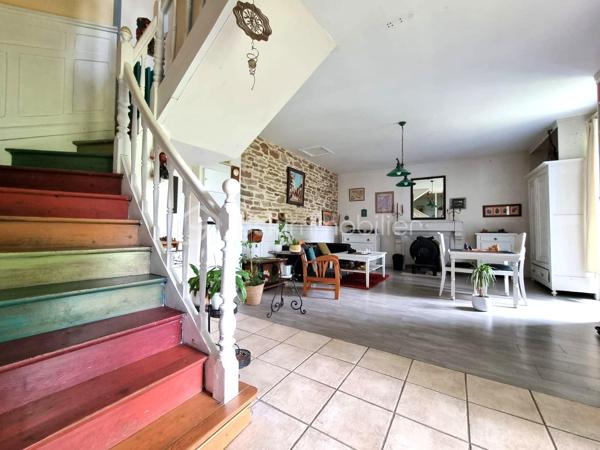 BSK IMMOBILIER 

À seulement 8 minutes du centre-ville et 5 minutes de la voie express, laissez-vous séduire par le charme unique de cette magnifique Maison de Maître datant de 1919, nichée dans un écrin de verdure au cadre bucolique.

Authentique et pleine de caractère, elle a su préserver tout le charme de l’ancien.
À l’extérieur, un superbe jardin arboré et parfaitement entretenu vous invite à la détente avec son potager, son petit bois, ses arbres fruitiers, son poulailler et sa terrasse conviviale… le tout sur plus de 4 000 m² de terrain.

Charmante maison de maître rénovée en 2002 comprenant :

• Rez-de-chaussée : Un salon-séjour d’environ 60 m², une cuisine dinatoire.
• Étage 1 : Une chambre parentale, un WC séparé, un dressing pouvant être utilisé en chambre avec sa salle d’eau (douche et baignoire) attenante.
• Étage 2 : Une chambre d’environ 20 m² avec sa salle d’eau attenante, une deuxième chambre avec sa salle de bains ouverte, un WC séparé, une salle de cinéma d’environ 20 m² avec accès aux combles.

La maison dispose d’un appartement indépendant d’environ 80 m² avec son jardin privatif, comprenant une pièce de vie (salon et cuisine), deux chambres, une salle d’eau et un WC séparé. Il offre des possibilités d’accueil ou de location.

Deux carports ainsi qu’un grand sous-sol viennent compléter cette maison de maître.

✅ Vous serez séduit par :
• Environnement calme
• Proximité immédiate des commodités (commerces, écoles, bus…)
• Charme de l’ancien
• Jardin d’exception
• Logement indépendant


✅ Points techniques :
• PAC
• Panneaux photovoltaïques
• Consommation annuelle d’énergie : 2 200 €/an

--- --- --- --- --- --- --- --- --- --- --- --- --- --- --- --- --- --- --- --- 
⭐ACCOMPAGNEMENT SUR MESURE
Vous souhaitez vendre votre bien ?
Contactez-moi. Evaluation OFFERTE sous 48h !

⭐VENTE IMMOBILIÈRE – Finistère Sud
Échangeons sur votre projet pour définir la meilleure stratégie de vente.

⭐APPORTEURS D'AFFAIRES
Vous connaissez quelqu'un qui souhaite vendre ?
Contactez-moi. Rémunération attractive !
--- --- --- --- --- --- --- --- --- --- --- --- --- --- --- --- --- --- --- ---