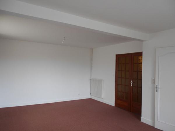 VOUZIERS - Bel appartement au RDC de 75 m2 en résidence calme