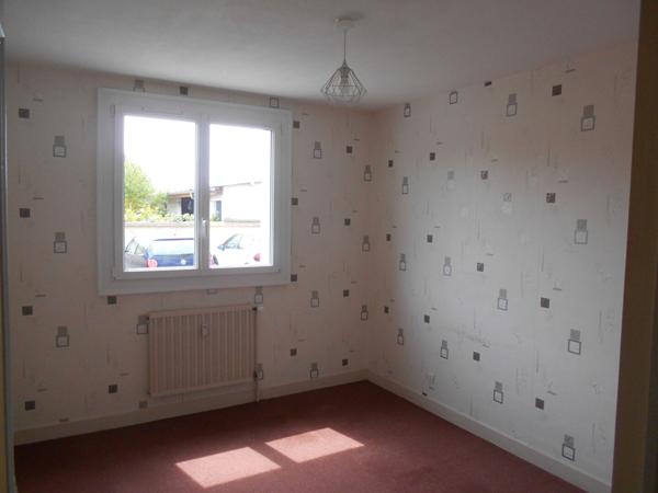 VOUZIERS - Bel appartement au RDC de 75 m2 en résidence calme