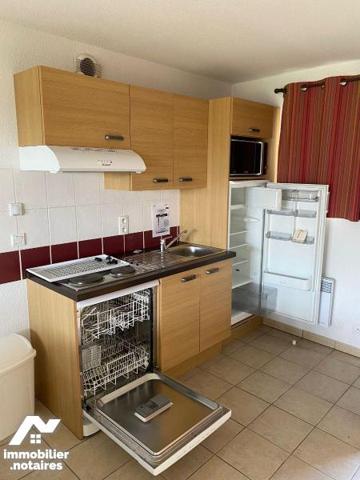 A VENDRE - A CAJARC (Lot - 46160) - BIEN LOUE PAR BAIL COMMERCIAL - LOYER MENSUEL 370,00 Euros ...