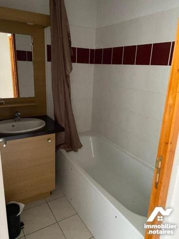 A VENDRE - A CAJARC (Lot - 46160) - BIEN LOUE PAR BAIL COMMERCIAL - LOYER MENSUEL 370,00 Euros ...