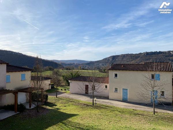 A VENDRE - A CAJARC (Lot - 46160) - BIEN LOUE PAR BAIL COMMERCIAL - LOYER MENSUEL 370,00 Euros ...