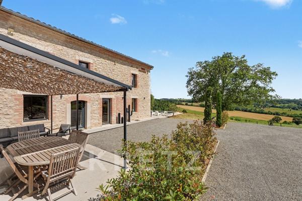 SUPERBE LONGERE VIGNERONNE ENTIEREMENT RENOVEE DANS CADRE D EXCEPTION