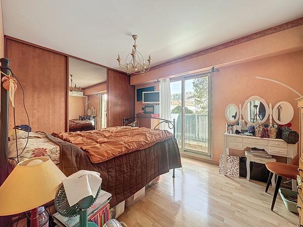 Nice Cimiez 5 pièces traversant avec grande terrasse au calme