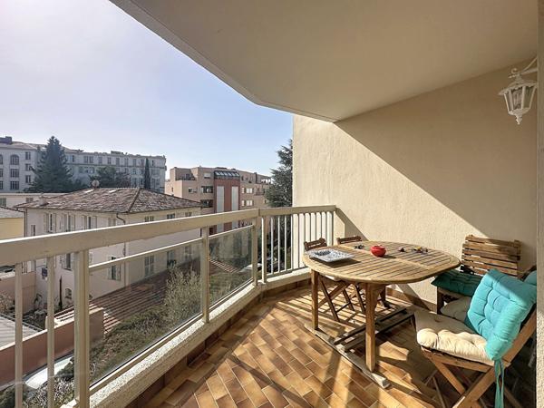 Nice Cimiez 5 pièces traversant avec grande terrasse au calme