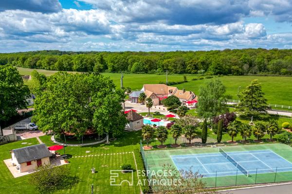 Propriété en lisière de forêt avec piscine, tennis et dépendances