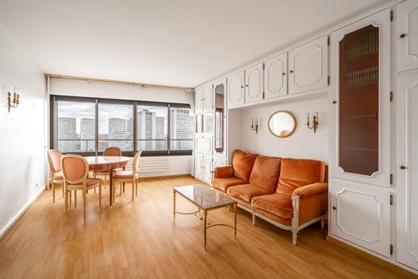 Appartement dans une tour d’architecte avec piscine au dernier étage – quartier Maison Blanche