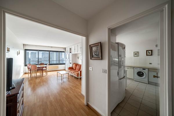 Appartement dans une tour d’architecte avec piscine au dernier étage – quartier Maison Blanche