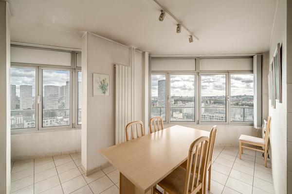 Appartement dans une tour d’architecte avec piscine au dernier étage – quartier Maison Blanche