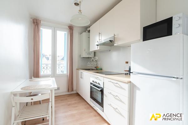 Appartement 2 pièces à vendre au dernier étage en hyper centre de Maisons-Laffitte 235 000 € **  - Référence  13519