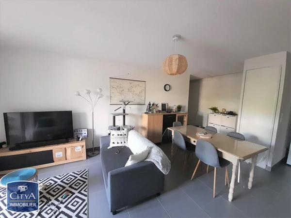 Appartement à louer 2 pièces 48.01m² Joué-lès-Tours (37300)