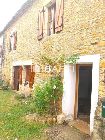 En pleine nature cette maison en pierre est un refuge niché dans un ecrin de verdure.