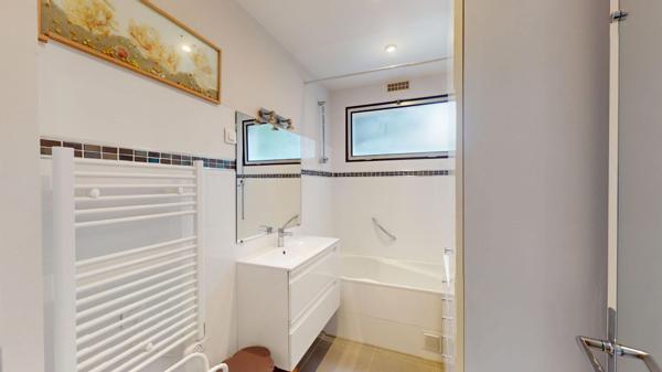 Dernier étage - Balcon - Pas de vis-à-vis - Lumineux - Double box - Proche RER B - Appartement Chatenay Malabry 5 pièces 90.62 m2