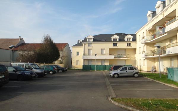 Stationnement à vendre    Vaujours