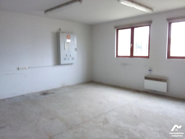 ENSEMBLE D'ENTREPOTS DE 1580 M² AU SOL