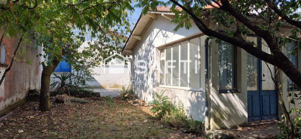 Centre de Saujon maison à rénover 109 m² sur un vaste terrain de 2288 m²