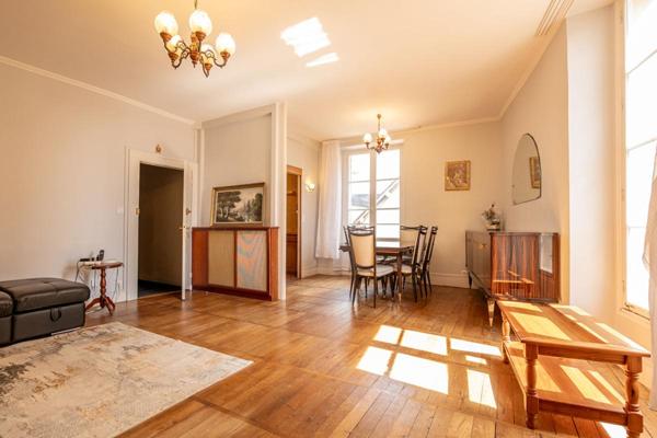 LIEUX UNIQUES ® x PROPRIÉTÉS PRIVÉES PROPOSE APPARTEMENT HYPER-CENTRE DE BLOIS 77 M²