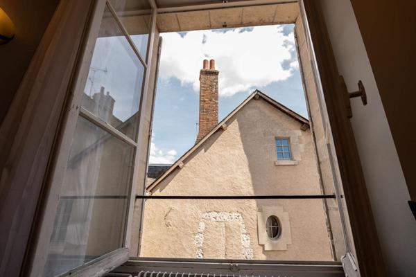 LIEUX UNIQUES ® x PROPRIÉTÉS PRIVÉES PROPOSE APPARTEMENT HYPER-CENTRE DE BLOIS 77 M²