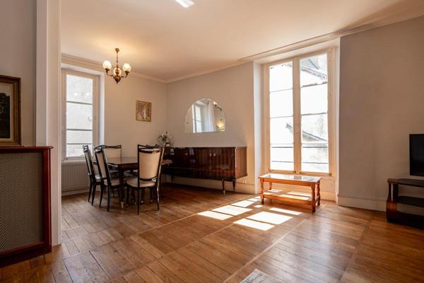 LIEUX UNIQUES ® x PROPRIÉTÉS PRIVÉES PROPOSE APPARTEMENT HYPER-CENTRE DE BLOIS 77 M²