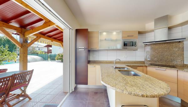 Maison familiale avec piscine et sous-sol - JATXOU