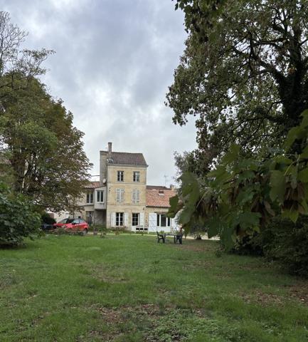 Maison bourgeoise spacieuse -centre ville