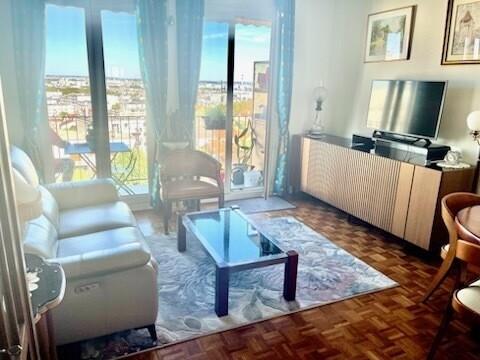 A 1' du Métro PVC Apt 3 Pièces, 2 chambres, 2 Balcons, Cave, Parking. 345 000 €