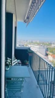 A 1' du Métro PVC Apt 3 Pièces, 2 chambres, 2 Balcons, Cave, Parking. 345 000 €