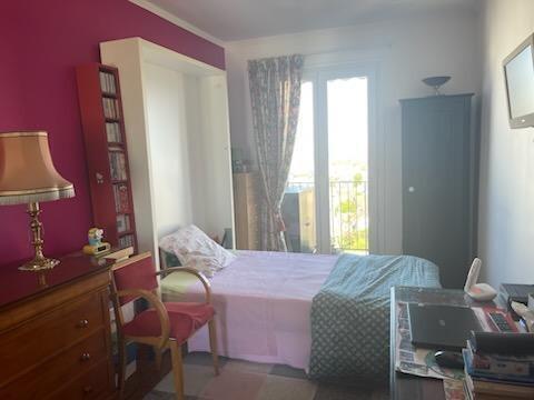 A 1' du Métro PVC Apt 3 Pièces, 2 chambres, 2 Balcons, Cave, Parking. 345 000 €