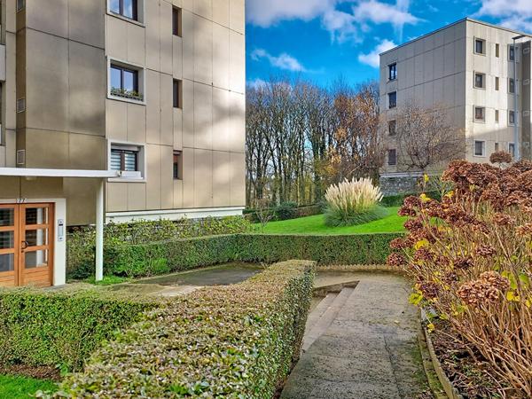 Appartement 92 m2 résidence soignée - cadre verdoyant