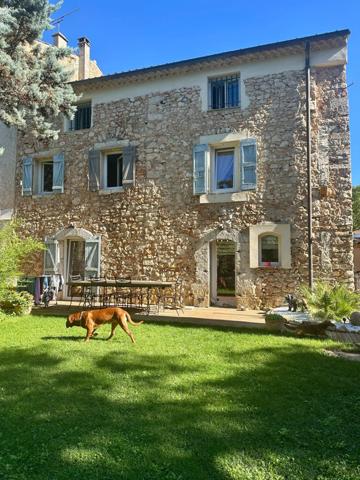 Maison de caractère en pierre – charme ancien & confort moderne