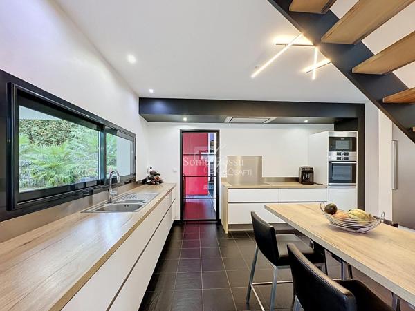 MAISON D'ARCHITECTE INSOUPÇONNÉE 3 VOIR 4 CHAMBRES // PISCINE