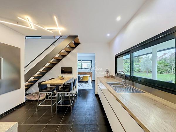 MAISON D'ARCHITECTE INSOUPÇONNÉE 3 VOIR 4 CHAMBRES // PISCINE