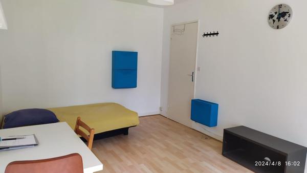 T1 lumineux avec balcon et vue sur jardin  Porte de la Chapelle