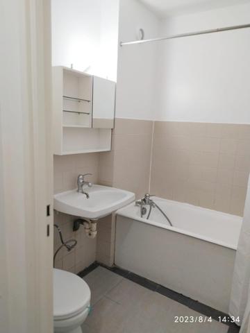 T1 lumineux avec balcon et vue sur jardin  Porte de la Chapelle