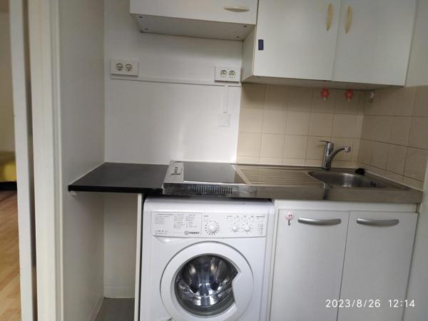 T1 lumineux avec balcon et vue sur jardin  Porte de la Chapelle