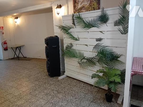 cause retraite, vds fds commerce "bar-restaurant":  bar, restaurant, cuis, sanitaire. Maxi 110 cts.