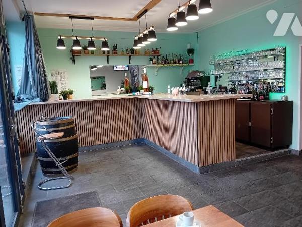 cause retraite, vds fds commerce "bar-restaurant":  bar, restaurant, cuis, sanitaire. Maxi 110 cts.