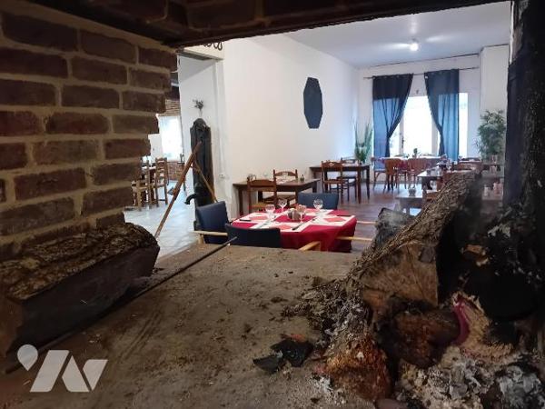 cause retraite, vds fds commerce "bar-restaurant":  bar, restaurant, cuis, sanitaire. Maxi 110 cts.