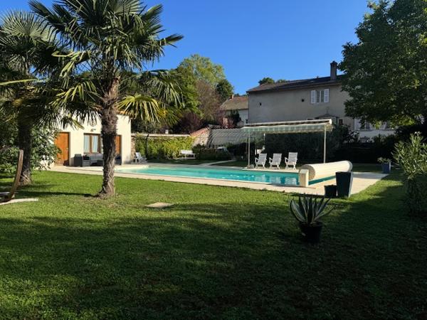 La Roche-Vineuse (71960) Superbe demeure de caractère au coeur de l'ouest Mâconnais