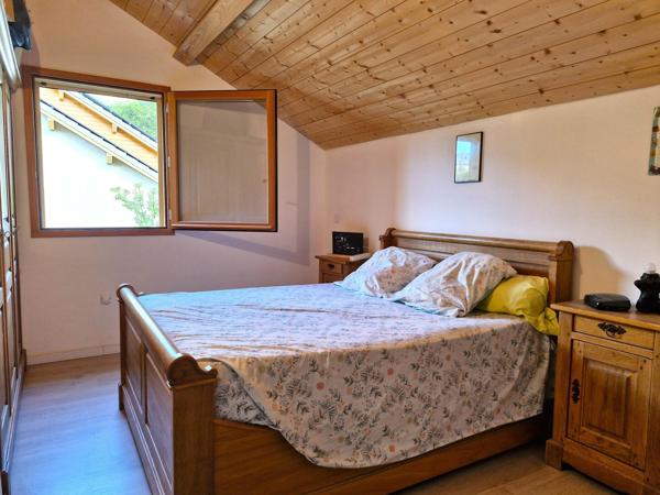 Maison récente avec deux logements indépendants à Guillestre